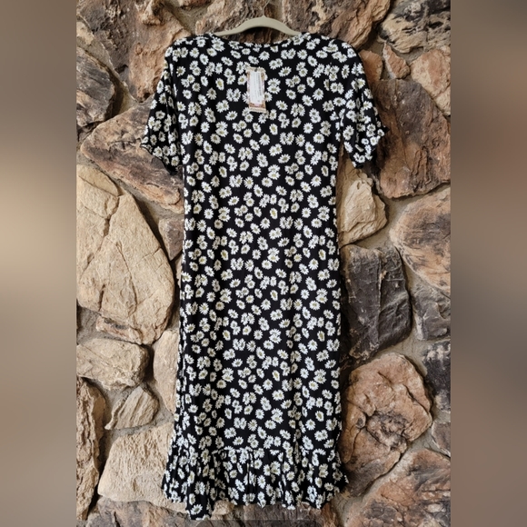 Boohoo Sunflower Dress - Picture 3 of 9